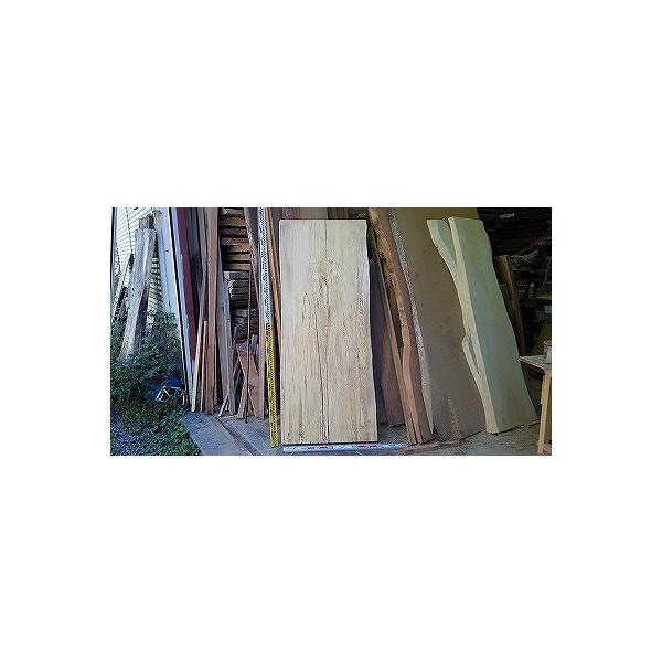 榎（エノキ）1900（長さ）、　750〜750〜780（幅、木表、表面の平らな部分の寸法）45（厚み）単位ミリ、       写真の縦横のマス目は5cmです、写真1〜8枚目木表、9〜17枚目木裏を表示しています、自然乾燥材です、      ...