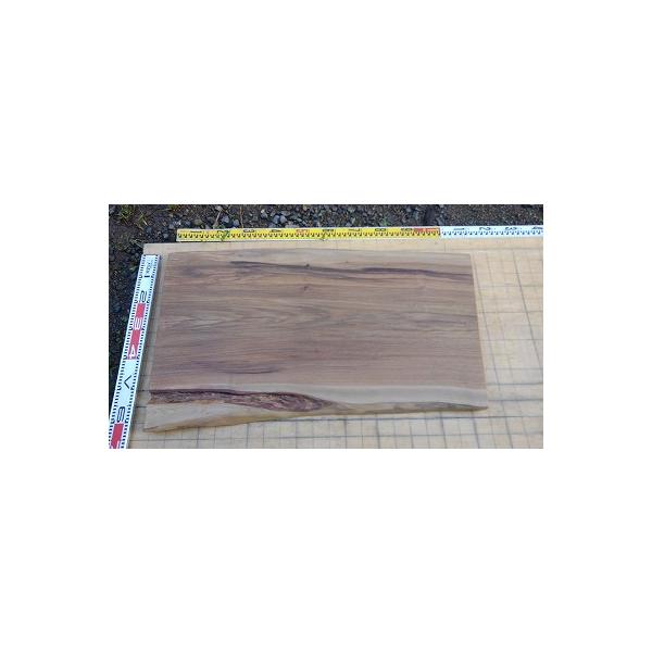 クルミ（銀杏）1055（長さ）、　530〜530〜600（幅、木表、表面の平らな部分の寸法）45（厚み）単位ミリ、       写真の縦横のマス目は5cmです、写真1〜7枚目木表、8〜14枚目木裏を表示しています、自然乾燥材です、人気の材で...