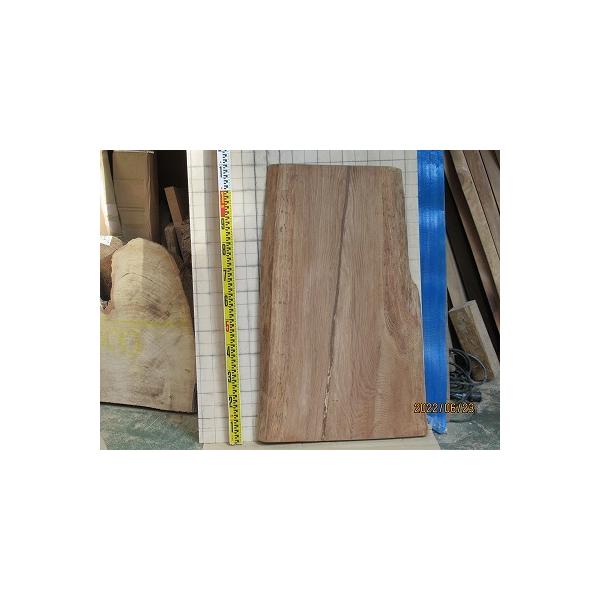 なら（楢）、1075（長さ）、440　〜645（幅、木表、表面の平らな部分の寸法）45（厚み）単位ミリ、       写真の縦横のマス目は5cmです、写真1〜3枚目木表、4〜6枚目木裏を表示しています、地元市場で原木を買い付け製材工場内で5...