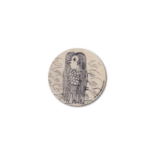 SNSで話題の妖怪、アマビエのSサイズステッカー！いろんな場所に貼って、疫病退散！アマビエのご利益にあずかりましょう！こちらのステッカーはウォールステッカー用の「ざらっとした」クロス素材を使用したナチュラル＆ヴィンテージ感のある高級素材のス...