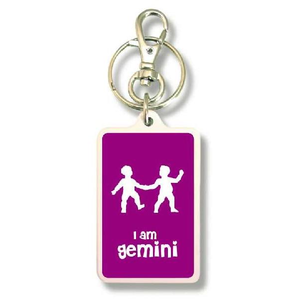 SIZE:W3.3cm H5cm屋外使用ＯＫ！耐水性のあるステッカーがキーホルダーの両面に張られています。便利な2WAYなので鍵と一緒はモチロン、カバンや携帯など色々なところでお楽しみ下さい。