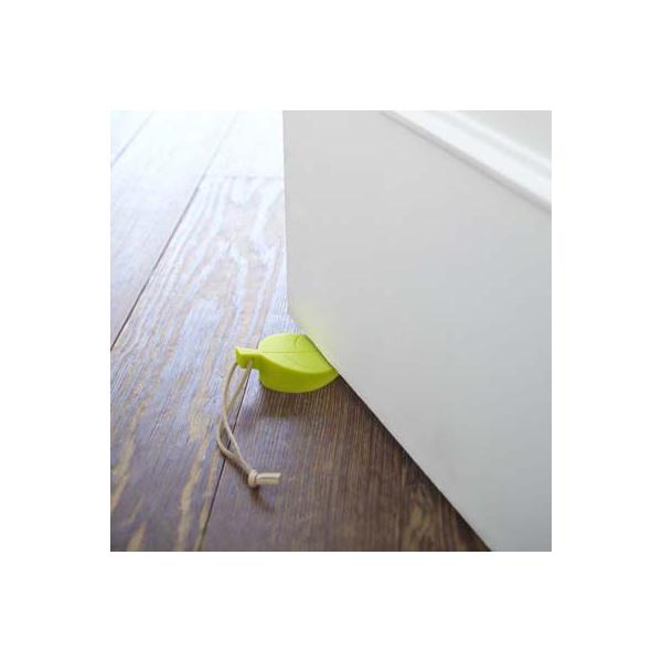 ◆かわいいリーフ型のドアストッパー使わないときはドアノブに引っ掛けてもとってもオシャレ！※対応サイズ/床とドアの隙間5-20mm■サイズ：幅9×奥行5×高さ3.3cm■材質：本体/シリコン樹脂、紐/合成皮革■重量：約42g■原産国：中国山崎...