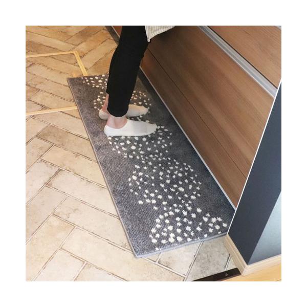 ●シンプルだけど暖かみのある方向風デザイン。●程よい厚みで洗濯しやすい。●マットの裏面には滑り止め加工を施しました。■素材パイル部：ポリエステル100％■サイズ45X120cmおかとー / OKATO