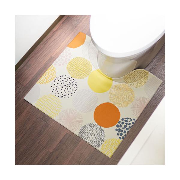 ●汚れた時はサッと拭くだけ簡単お手入れ♪●マットに付いている折り目によりスキマにぴったりフィットするので、尿ハネや汚れをしっかりガード！●抗菌防臭機能付きなので毎日清潔にお使い頂けます。■素材塩化ビニル樹脂■サイズ55X60cmおかとー /...