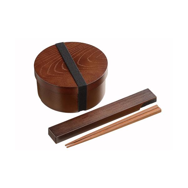 ■電子レンジで温め直しOK！■食洗機対応でお手入れしやすい(中蓋は電子レンジ・食洗機非対応)。■ゴムバンド付き。【仕様】商品サイズ：弁当箱：直径127×62mm(容量：500ml)、箸ケース：197×27×14mm、箸：180mm商品重量：...