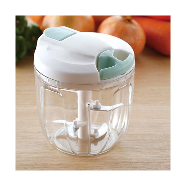 引くだけかんたん！料理のレパートリーが広がります！時短でラクラク！大きさ自在のみじん切り！まな板から飛び出てしまったり、手にニオイがついてしまったりと、煩わしさのあるみじん切りが、食材を中に入れて数回引っぱるだけ、あっという間に完成！引く回...