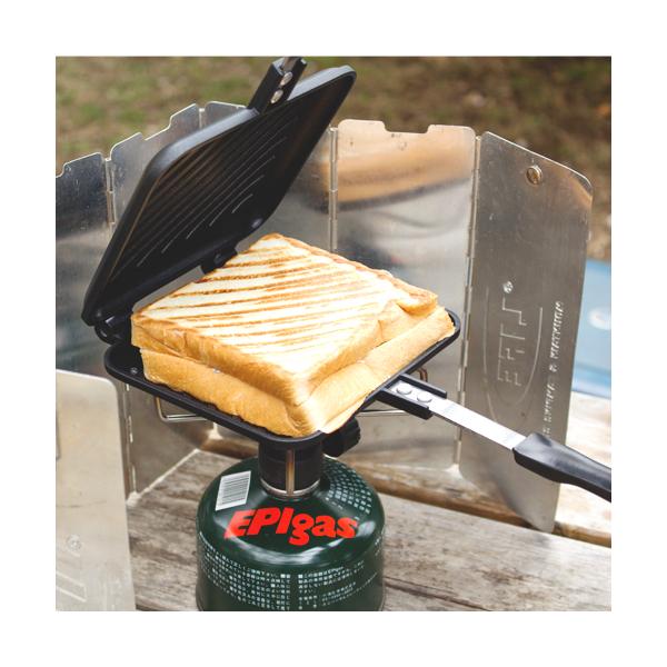 いつものトーストに飽きたら、ホットサンドを作ってみませんか？お好みの具材をパンに挟んで焼くだけ。サクッとあつあつのホットサンド♪本体はフッ素樹脂加工なのでお手入れも簡単。※ガス火専用。IHにはご使用いただけません。本体サイズ(mm)：全長 ...