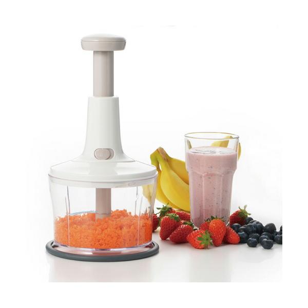 押すだけでカンタン時短クッキング！上から押すだけで簡単にみじん切りができます。また、付属の部品を使用すれば、水切り器や泡立てとしてもお使いいただけます。みじん切りは、プッシュ回数で粗みじんから細かいみじん切りまで調整できます！ハンバーグ・餃...