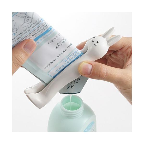 レトルトパック、調味料などのチューブの中身をきれいに絞り出せ、無駄なく使えます！歯みがき粉や洗剤の詰め替えにも！便利なマグネット付。■ サイズ小 / 約 105×24×20mm大 / 約 135×32×25mm■ 重量小 / 約12g、大 ...