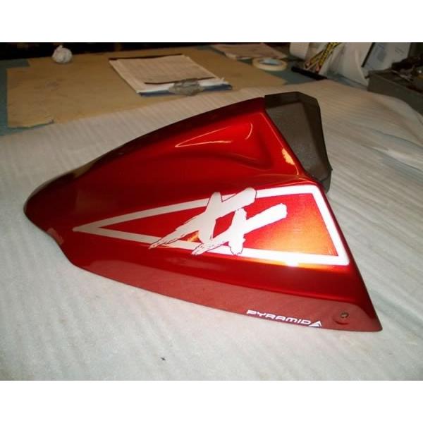 Pyramid Plastics �s���~�b�h�v���X�`�b�N ���^���b�N�E���b�hR101CU�\���E�V�[�g�E�J�E��(Metallic Red R101CU Solo Seat Cowl) CBR1100XX Blackbird �O��