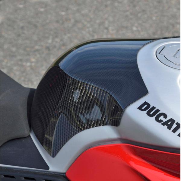 マジカルレーシング製 タンクエンド PANIGALE V4用 綾織り
