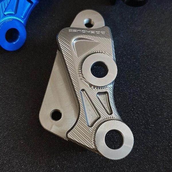 DOGHOUSE ドッグハウス Brembo 4P用キャリパーサポート (40mm) カラー：ブラック KRV180 KYMCO キムコ キャリパーサポート・ブラケット ブレーキ
