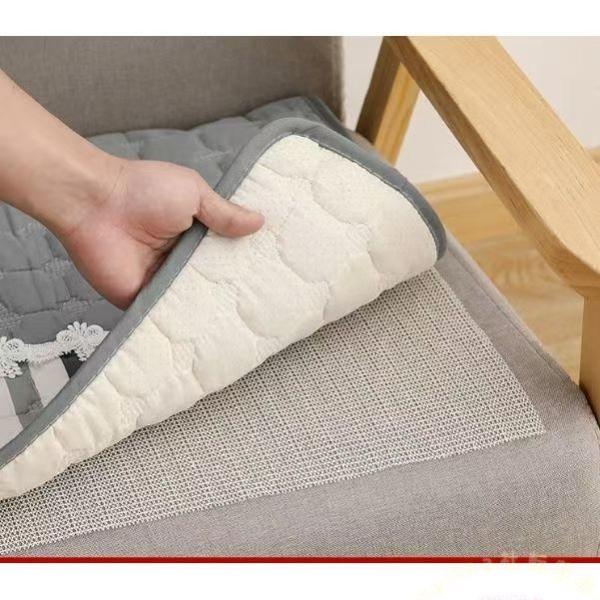 カーペットやマットなどの滑り止めに役立つ◎フリーカットの滑り止めシートです。【カラーについて】生産ロットにより柄の出方や色の濃淡が異なる場合がございます。お使いのモニターや撮影時の光の加減などにより画像と実際の商品のカラーが異なる場合もござ...