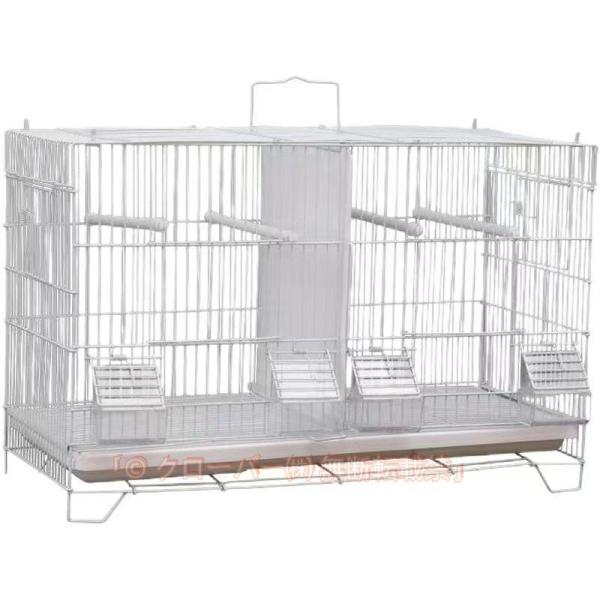 真ん中に仕切り付きがあることで、多頭飼い・繁殖に最適な鳥ケージです。仕切り板は、お互いに見えないプラスチック板、繁殖に便利な網板の二枚を付属。画像3枚目のように積み重ねて使用いただける構造になっています。 複数個鳥かごをお持ちの方は便利かと...
