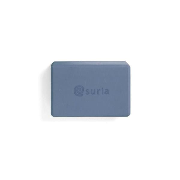【商品名】　SURIA YOGA BLOCK INDIGO BLUE 【商品説明】　・きれい色ニュアンスカラー!・ポーズの補助に使用するヨガブロックです。 密度が高く安定感があります。 正面にスリアのエンボスロゴが入っています。 リストラテ...