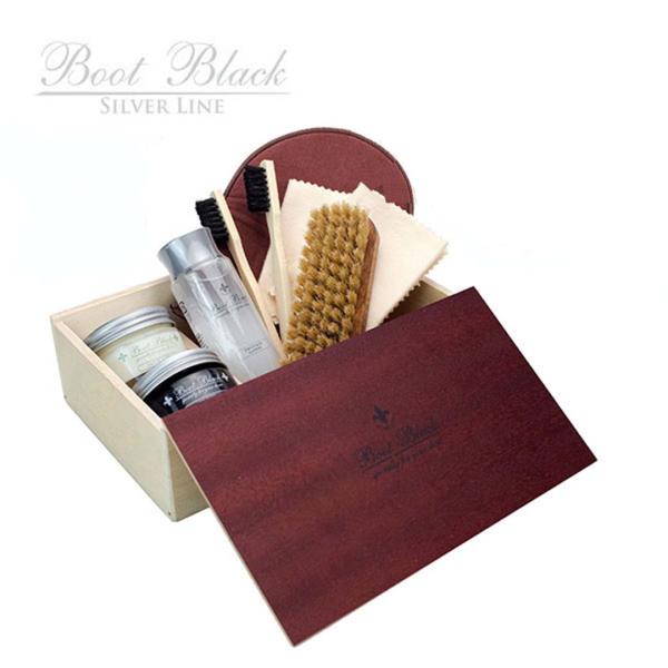 高級感のある国産の桐箱に収納したブートブラックシルバーラインの靴みがきセットです。■商品詳細・プロユースの「ブートブラック」を一般の方でも使えるよう使用感を高めた「ブートブラックシルバーライン」のアイテムを中心としたセットです。靴にこだわり...