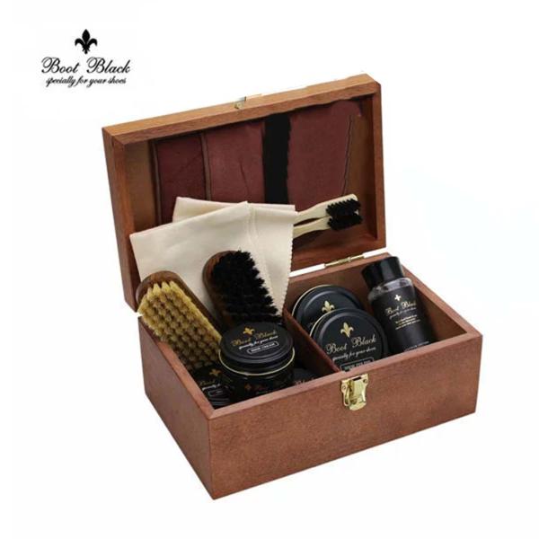 木箱入り靴のお手入れセットです（シュークリーム・ブラック/ニュートラル）【セット内容】●シュークリーム55ｇ(ブラック/ニュートラル)：各1個●シューポリッシュ50ｇ(ブラック/ニュートラル)：各1個●デリケートクリーム55ｇ：1個●レザー...