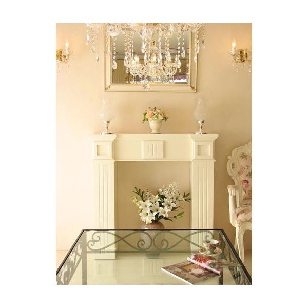 絵や鏡を飾ったり、キャンドルやランプをシンメトリーに置くことで簡単に壁のデコレーションができます。リボンの彫刻をあしらったマントルピースはプリンセススタイルの必須アイテムです。プリンセスなハウススタイリングを演出するお道具として、ぜひお使い...