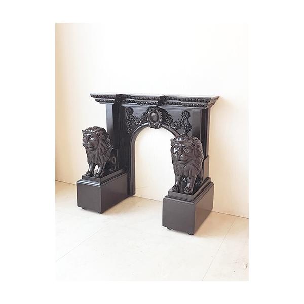 お客様のご希望のデザイン、カラーで仕上げたオーダーメイドのマントルピースです。クラシックなデザイン、躍動感のある彫刻をお楽しみいただけます。クラシックな空間を演出するロココ調の輸入家具です。※ご希望によりお好みのカラー(ピンクベージュ・ブラ...