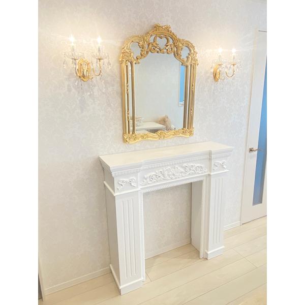 エレガントで美しいロココ調のマントルピースです。当社人気定番シリーズ マントルピース スクエアのデザインをベースにお客様のご希望のサイズで製作したオーダーメイドのマントルピースです。特注のクラシックロココ模様の彫刻とプリンセススタイルの象徴...