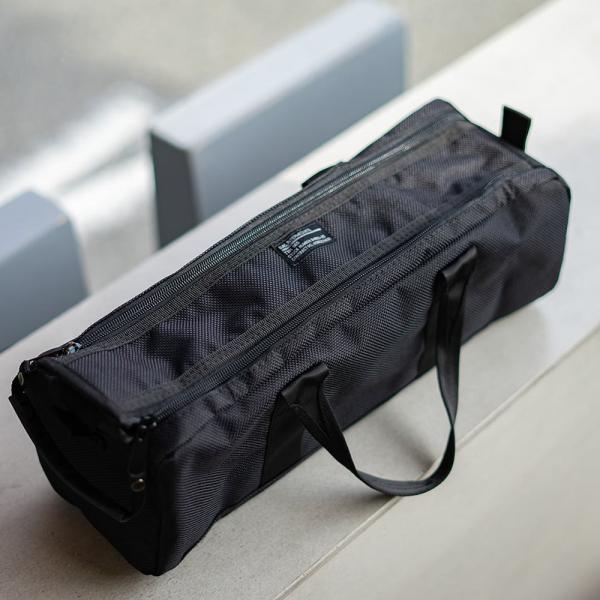 【特長】コンパクトでシンプルなデザインの収納ケース。●「DOUBLE ZIPPER BAGシリーズ」●ダブルジッパー採用で開けやすく、開口部を開いたままキープできるのが便利なところ。●プロの職人向けに工具入れとして開発された収納バッグですが...