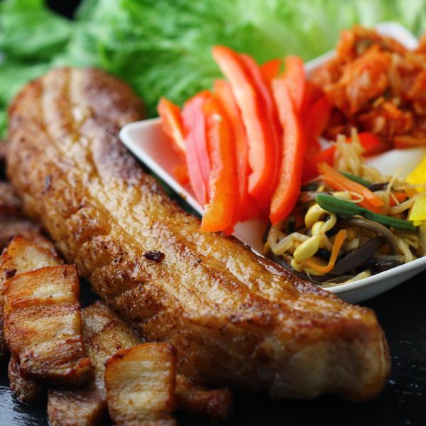 豚バラ肉ブロック（小さめカット済 300ｇ〜500ｇブロックｘ 3〜5本） 1500ｇ以上〜1900g/パック Pork belly small blocks
