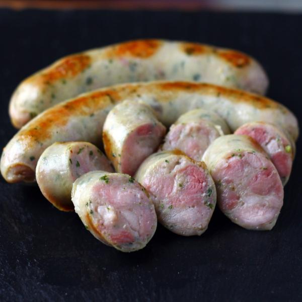 あっさりめのソーセージはいかがでしょうか？こちらの商品は脂身の少ない100%国産の豚肉を使用しており、また練り込まれた新鮮なバジルがさわやかさをプラスしてとても食べやすくなっております。スパイスは本場ブラジル仕込みです。加熱済みですので、そ...