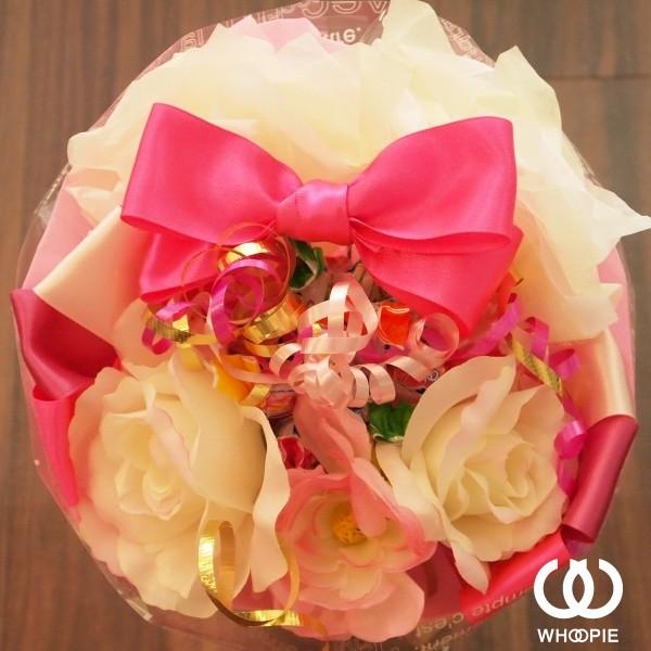 選べる7色 サテンリボンたっぷりのお菓子の花束 贅沢でカラフルなデザイナーズキャンディブーケ ラウンド型 ピンク Buyee Buyee 日本の通販商品 オークションの代理入札 代理購入