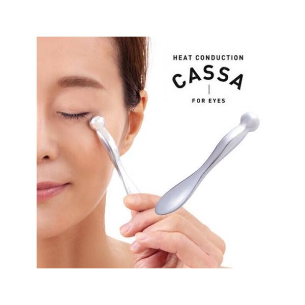 ■熱伝導カッサ EYES〜デリケートな目元を集中ケア〜目元のマッサージやツボ押しに効果的なアルミ製カッサです。【ご使用の前に】洗顔後のきれいな肌にご使用ください。メイクの上からご使用になると、乾燥した皮膚やメイクに配合された成分（粒子）によ...