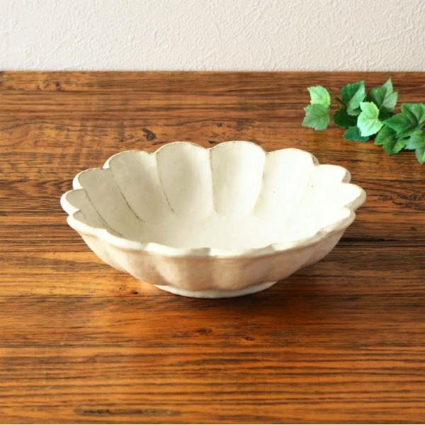 鉢 食器 ボウル 中鉢 盛り鉢 サラダボウル 煮物 和食器 おしゃれ かわいい 美濃焼 白 電子レンジ対応 食洗器対応 キッチン用品 雑貨 食事 陶器 土物 日本製 21cm