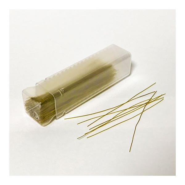 リード開きや息もれ、表裏のケーンのズレを固定するのに使用します。0.6ｍｍ/0.7ｍｍからお好みにより太さをお選びいただけます。使いやすい長さにカットされ、ケースに入っており便利です。