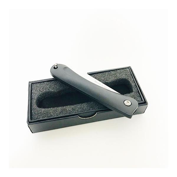 軽くてコンパクト！切れ味は抜群のセラミック製ナイフです。折りたたんで刃部を収納します。持ち運びにも非常に便利です。オーボエやファゴットの他、クラリネットやサックスのシングルリードの調整に使用される方もいます。※取扱いには十分にお気をつけて使...