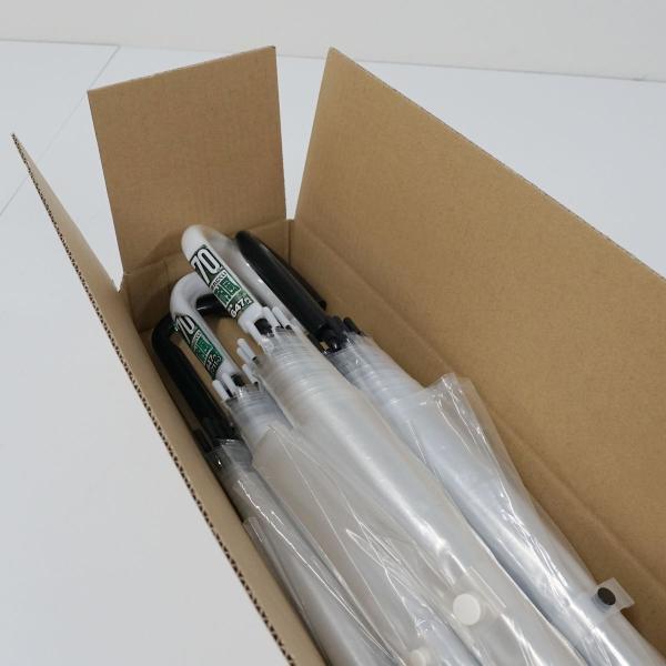 USED品ですが、全体的に綺麗な一品です。超大判70cmサイズの4本セット。大柄の男性でも安心です。お色は透明またはオフホワイトの物で構成されています。個人様のご利用はもちろん、お店や各種イベントなどで突然の降雨時用にご準備ください。お客様...