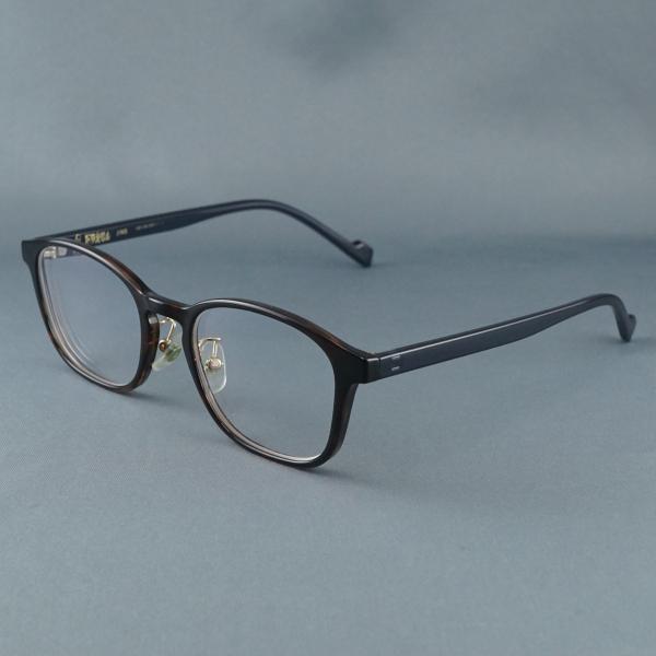 USED品です。テンプルにドラえもんとコエカタマリンをモチーフとしたさまざまなイラストがデザインされたキュートな眼鏡です。※度入りレンズです。スリキズ、小キズもありますので交換を前提にご購入下さい。（フレームのみとお考えください。）※リム、...