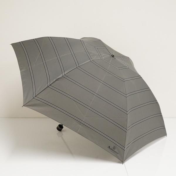★商品詳細★USED品ですが、比較的綺麗な一品です。イギリスの高級ブランド「Aquascutum」の折りたたみ傘です。ダークグレーカラーの生地にブラックとライトグレーでボーダーを入れたデザインです。手元にはブラックのレザーを使用し、ブランド...