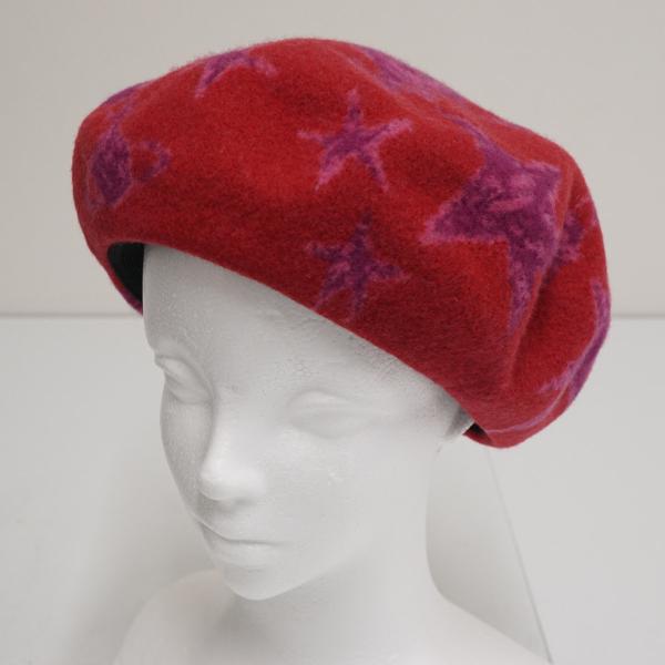 新品未使用 Vivienne Westwood 星とロゴのベレー帽 新品未使用 Vivienne Westwood 星とロゴのベレー帽