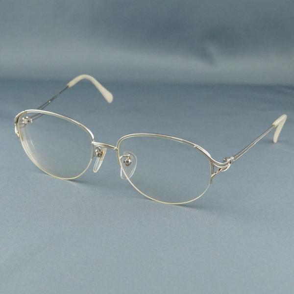 ★商品説明★USED品ですが、比較的綺麗な一品です。品質・デザインにこだわったセイコーレディースコレクションです。※度入りレンズです。スリキズもありますので交換を前提にご購入下さい。（フレームのみとお考えください。）※リム、テンプル、モダン...