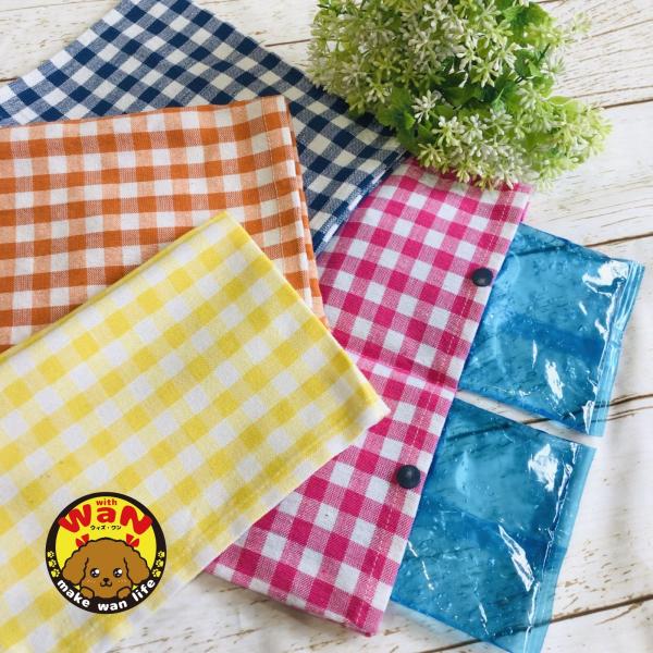 with WaN オリジナル！ひとつひとつ丁寧におつくりしています！熱中症対策にギンガムチェックの保冷剤カバー！保冷剤を入れるポケットは2つ（保冷剤2個おまけ！お手持ちの保冷剤でもOK！）真ん中で折り曲げて枕に使ったりいろいろな使い方が出来...