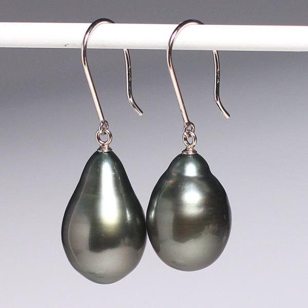 テリが強い綺麗な黒蝶真珠10-11mmフックピアスバロック真珠K18WG