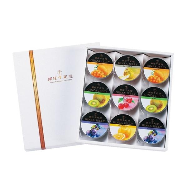 銀座千疋屋オリジナルのフルーツゼリーの詰め合わせです。   ■商品名／銀座ゼリー ■包装サイズ／約260×235×40mm ■商品内容／マンゴー(75g)×2、キウイ(75g)×2、ブルーベリー(75g)×2、ラ・フランス(75g)×1、グ...