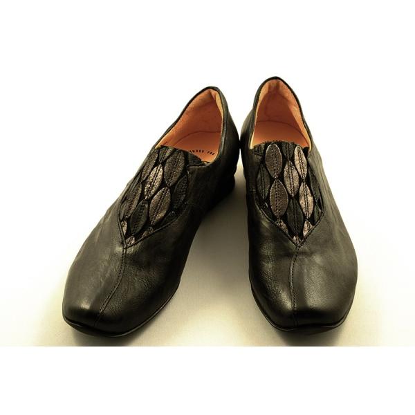 wondershoes_think-83103-bla