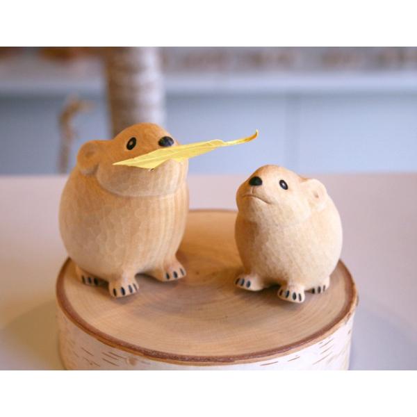 うぃるびぃ工房　暖かみのある手彫り　なきうさぎの置物　２つセット うぃるびぃ工房 暖かみのある手彫り なきうさぎの置物 2つセット