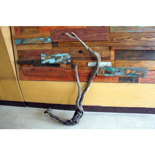 [Release date: August 21, 2020]インテリアの流木オブジェ　玄関、リビングなどの室内装飾としてカフェや店舗のディスプレイ　爬虫類、小動物等の登り木流木は洗浄、乾燥のみで一切の加工などは施しておりません。流木のみの...