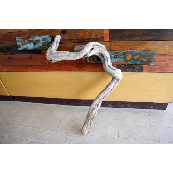 [Release date: March 18, 2021]インテリアの流木オブジェ　玄関、リビングなどの室内装飾としてカフェや店舗のディスプレイ　爬虫類、小動物等の登り木流木は洗浄、乾燥のみで一切の加工などは施しておりません。流木のみの販...