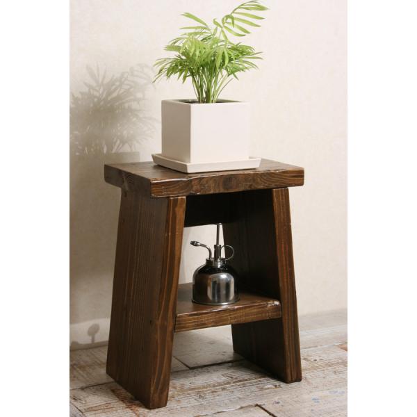 【商品説明】踏み台に、スツールに、飾り棚としても便利な足場板古材の踏み台。サイズバリエーション豊富なので、お好みのサイズて適切な場所に設置いただけます。【素材・生産】OLD ASHIBA（足場板古材）※実際に建築現場で使用された無垢の杉足場...