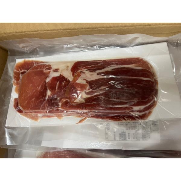 アメリカの老舗ボルピー社のプロシュートをスライス加工する際に生まれる、希少な切り落しスライスを特別にパックしました。通常はなかなか出回らない商品ですので、見つけた時がチャンス！！！形やサイズにばらつきがあったり、旨みたっぷりの脂身が多めだっ...