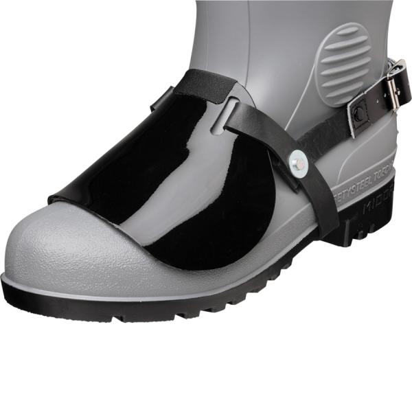 長靴用の甲プロテクタです。1足(左右1組)単位での販売になります。※先芯のある長靴のみにご使用ください。先芯と10mm以上重ならないと安全性に不備がでることがあります。※靴は別売りとなります。芯材：アルミバンド：革/ゴムカラー：ブラックサイズ：L