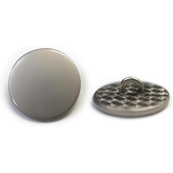 ●【サイズ】直径約18mm 【数量】10個 【一粒の重さ】約3.0g●【ボタンの形】フラットボタン　足つき　【材質】金属製●【カラー】シルバー　ツヤなし●【特 徴】金属特有のツヤを抑えた、普段使いしやすいボタンです。●【用途】お手持ちの衣類...