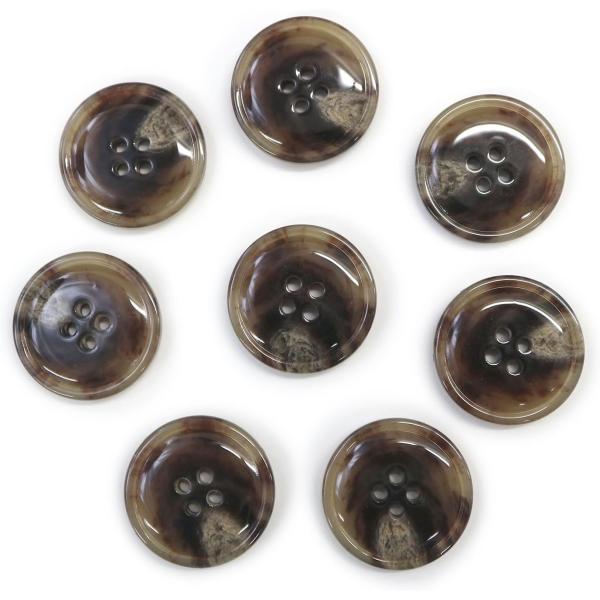 ●【サイズ】直径約23mm　【数量】8個●【ボタンの形】四つ穴ボタン　【材質】プラスチック●【カラー】ココアブラウン&amp;ホワイト　【模様】水牛の角のような模様●【特徴】糸通し用の穴が四つ空いた、衣類に合わせやすいボタンです。程よくツヤ...