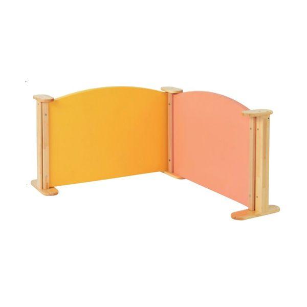 柔らかく、ぶつけても痛くないソフトなパーティションです。支柱は90度〜180度まで角度を変えられます。